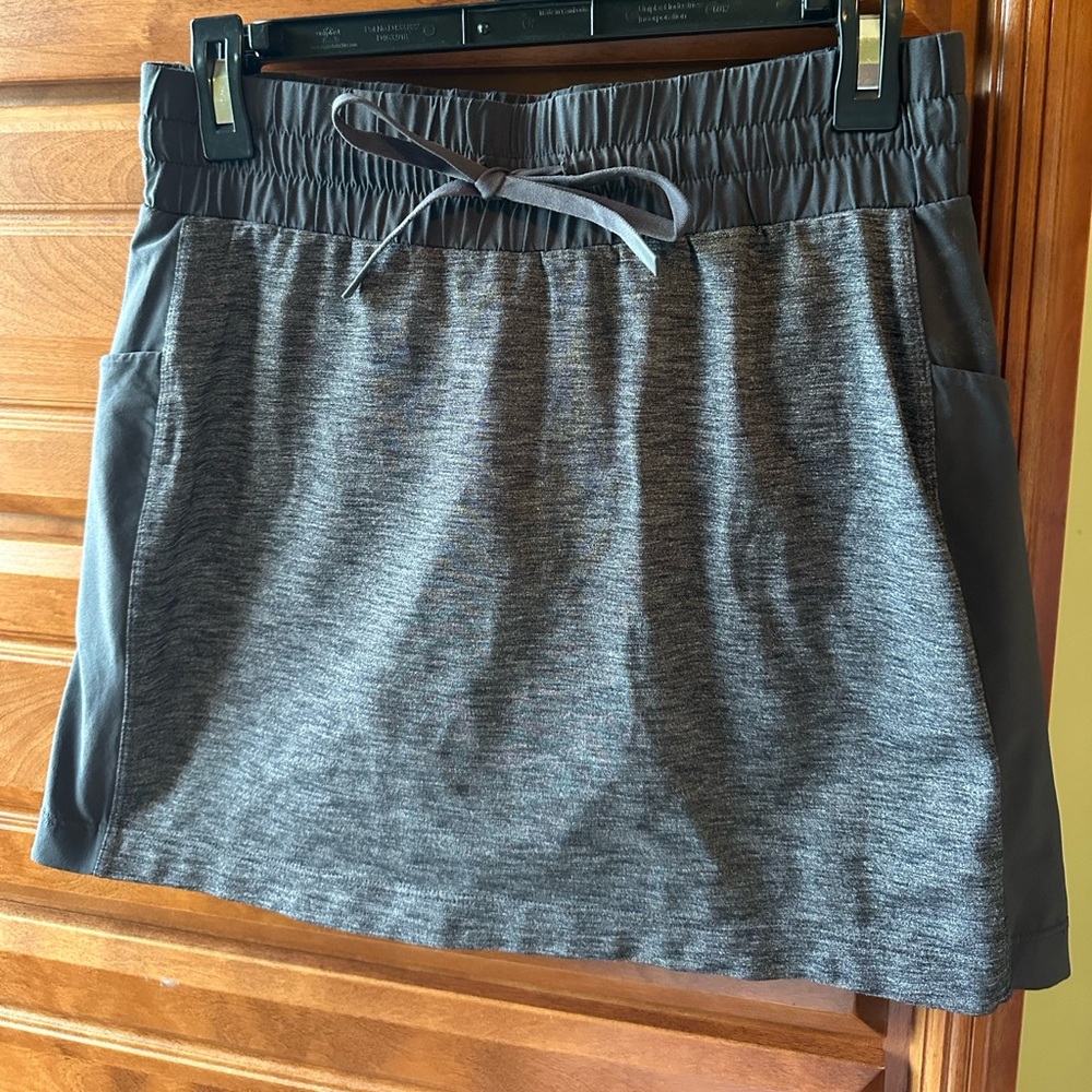 Athleta Heather Gray Skirt/Skort with Pockets